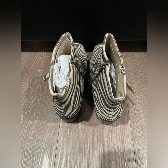 WORTHINGTON BROOKDALE ZEBRA PRINT ANKLE BOOT MEMORY FOAM - Picture 5 of 10